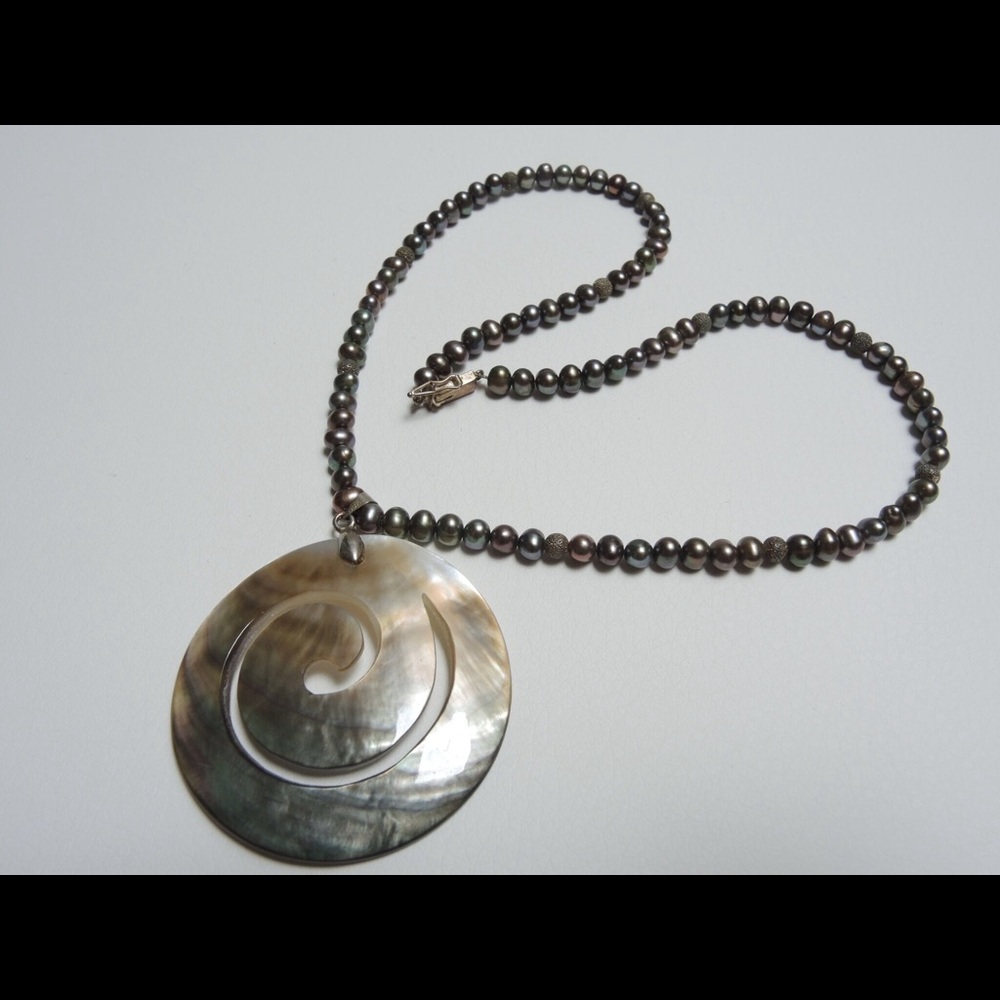 Mother of Pearl and freshwater Pearl necklace